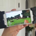 iPhoneを携帯ゲーム機に変えるコントローラー Gamevice