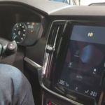 車内のAndroid one-ups Androidオートとアシスタントなどによるネイティブコントロール