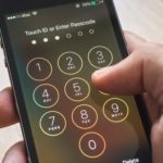 iPhoneパスコードの開示を拒否した場合は犯罪となりえるか？