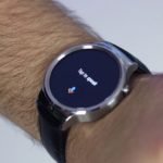 Android Wear v2.6には、ネットワークステータスインジケータと並んで最近のアプリボタンが追加