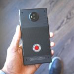 ハイエンドカメラで有名なREDは、RED Hydrogen One スマートフォンのリリースを８月に延期する予定