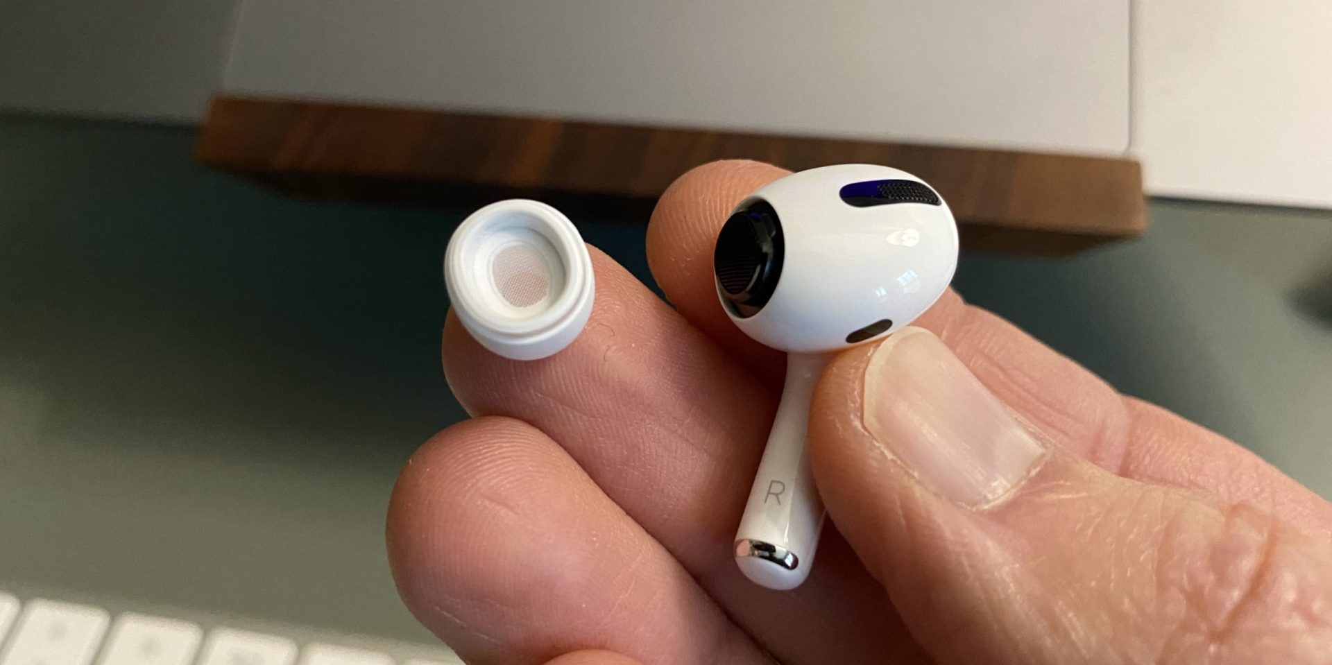 AirPods Proのイヤーチップ交換とちゃんと装着されているかテストする方法 | Around Mobile World